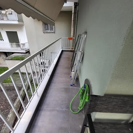 Modern In Center, Near Elia Square Apartamento