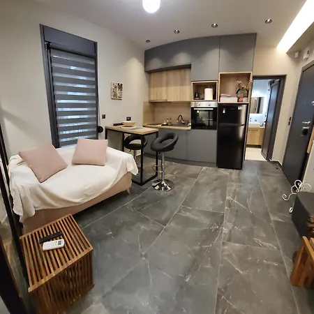 Apartamento Modern In Center, Near Elia Square *